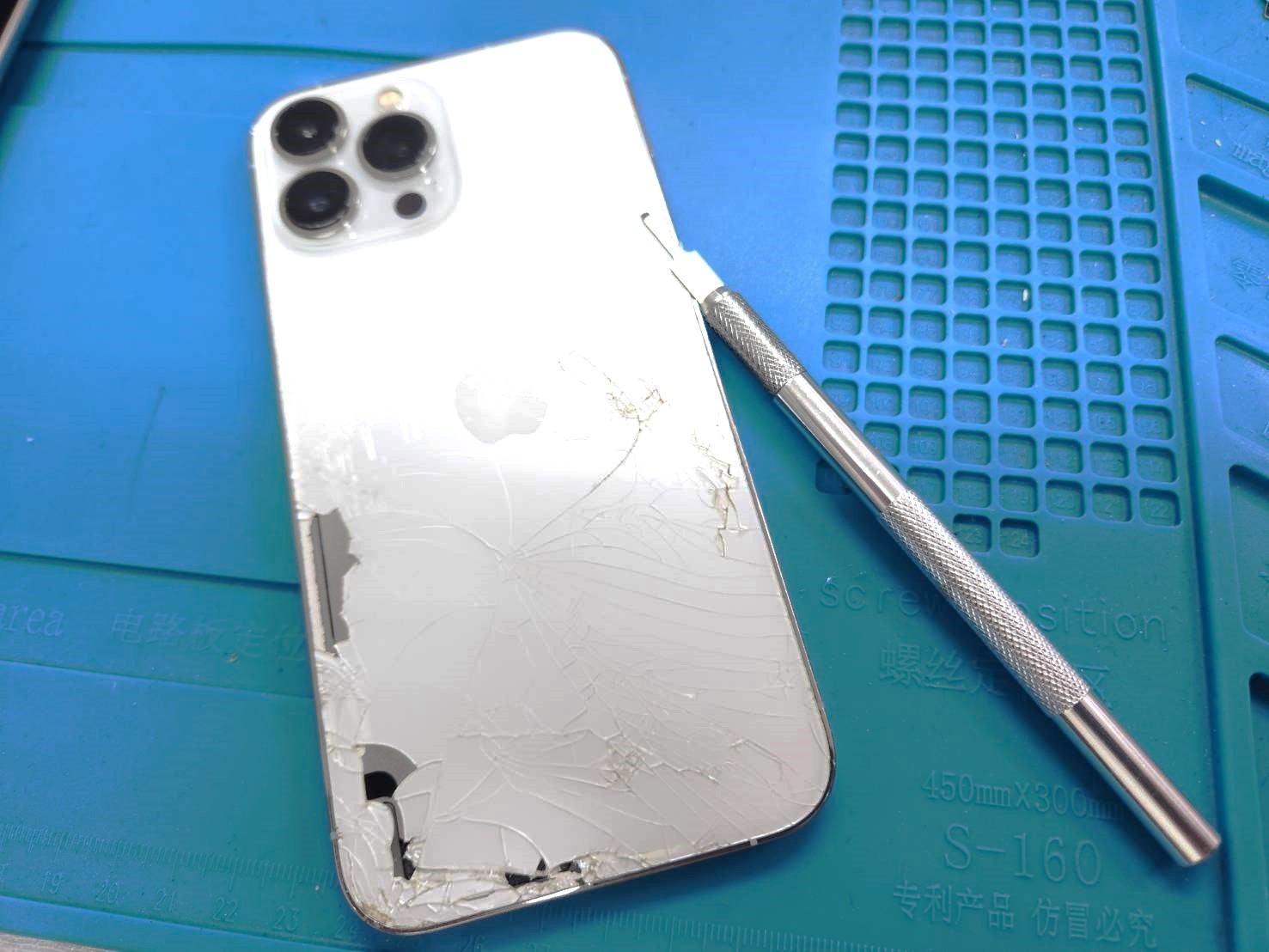 iPhone12Pro 背面ガラス割れ修理 背面ガラス交換｜iPhone・iPadの即日