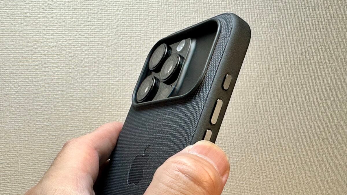 レビュー】iPhone17 Pro純正テックウーブンケース、新素材の質感を試す