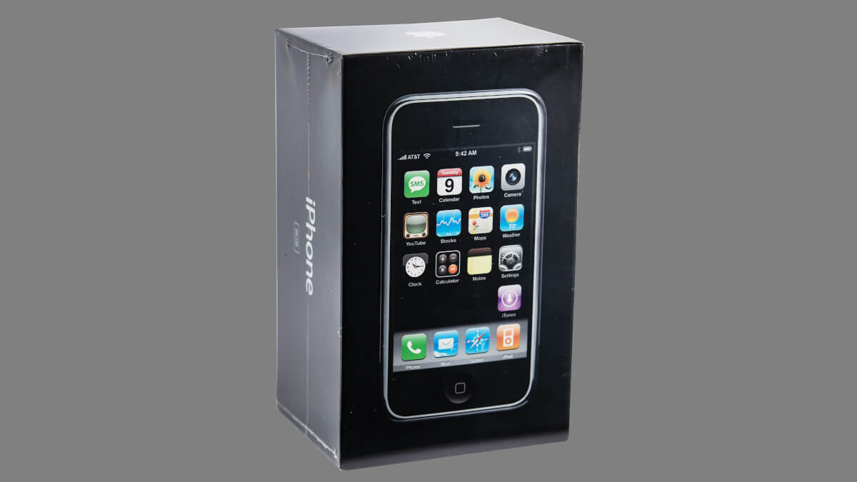 予想外！未開封初代iPhone、今回のオークションでは価値急落