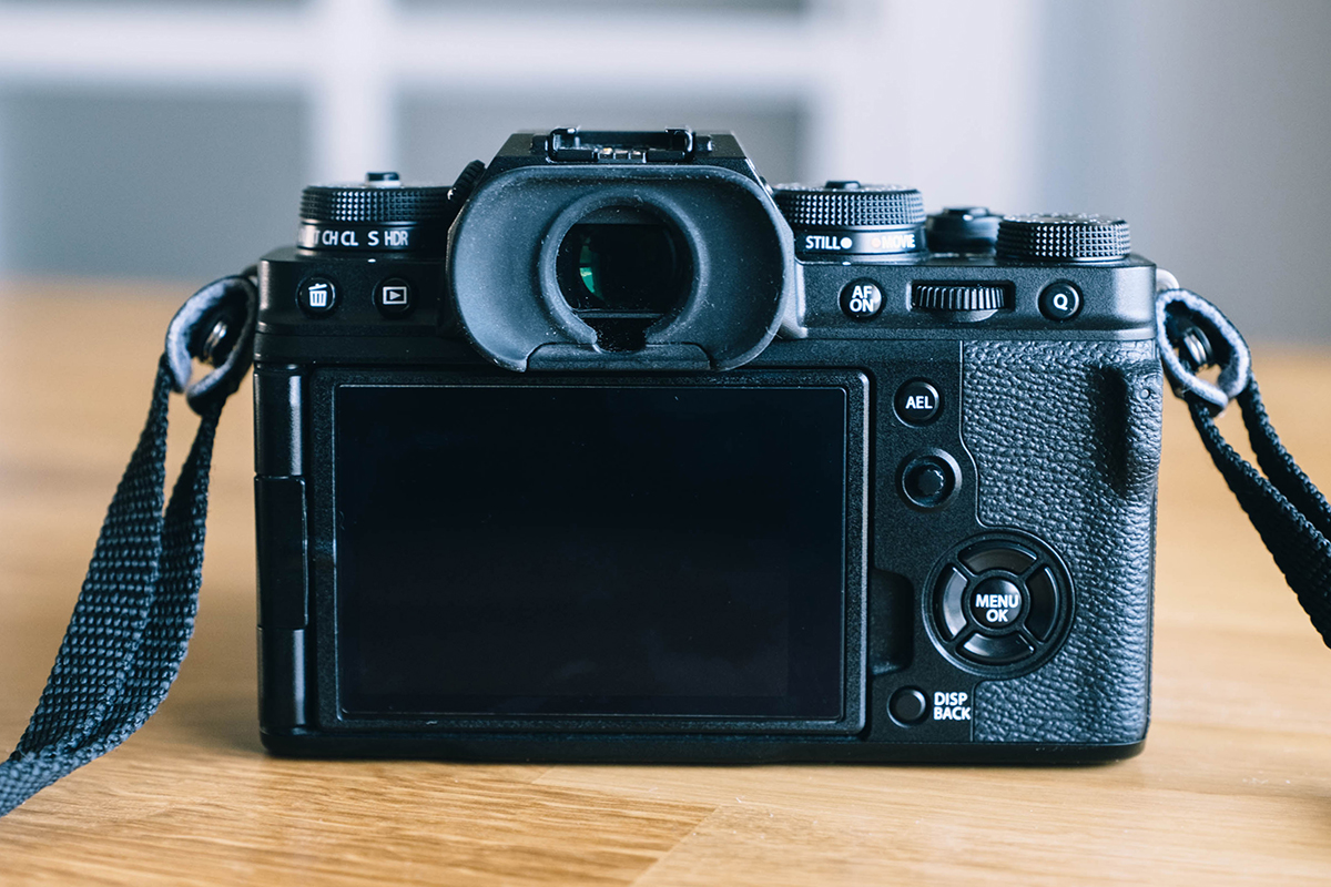 Xシリーズレビュー】“撮る”楽しさを体感できる。動画撮影にもおすすめ