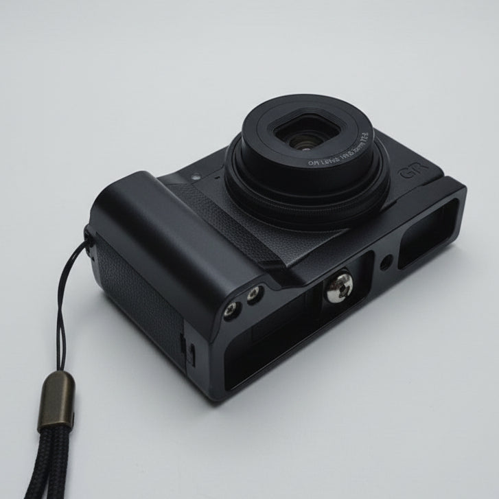 リコー GR3 ハンドグリップで操作性と安全性を向上 📷