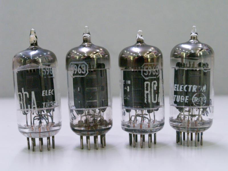 カメラのいわもと：真空管 12AU7、ECC82、同等管、類似管商品在庫一覧