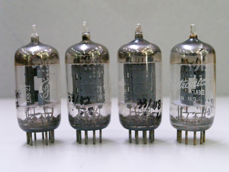カメラのいわもと：真空管 12AT7、12AZ7、ECC81、同等管、類似管商品