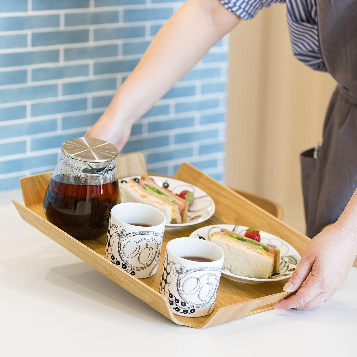 KINTO】ノンスリップ フレームハンドルトレイ ウィロー | itomani
