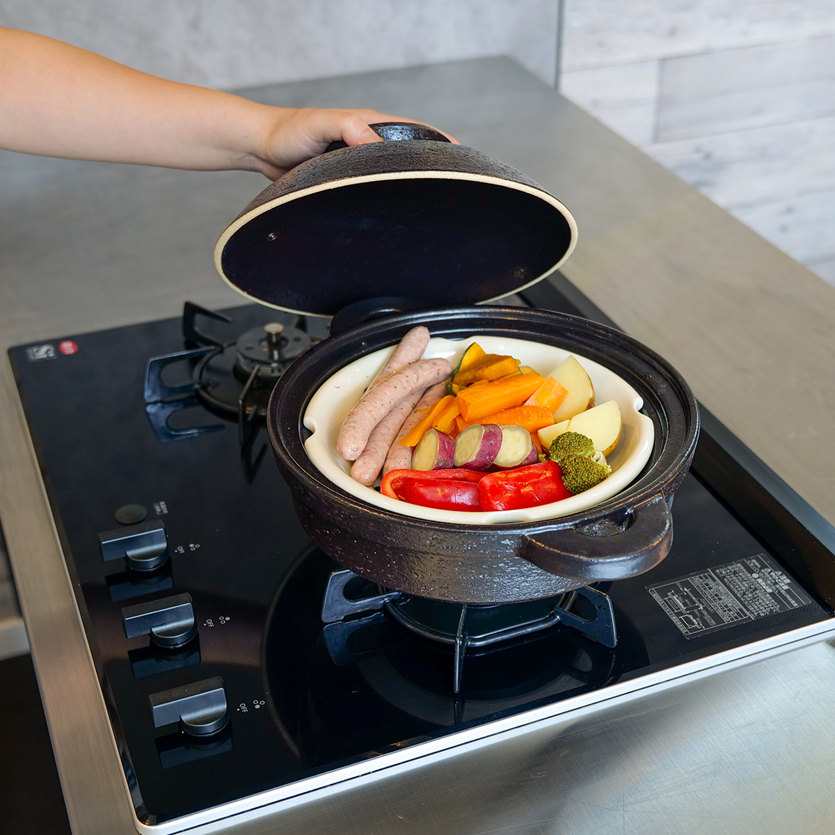 長谷園】 IH対応ヘルシー蒸し鍋 黒釉 小 | itomani（いとまに）｜日常