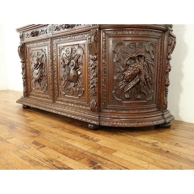 キャビネット 動物や植物の立体的で繊細な彫刻 ルネサンス様式の