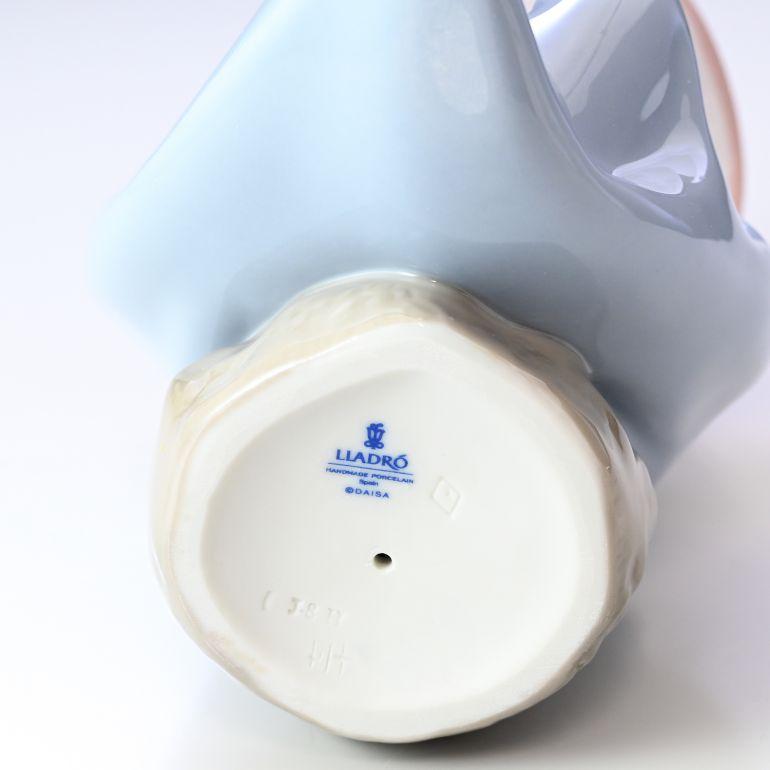 LLADRO（リヤドロ） 花の香りにつつまれて フィギュア 人形 女性