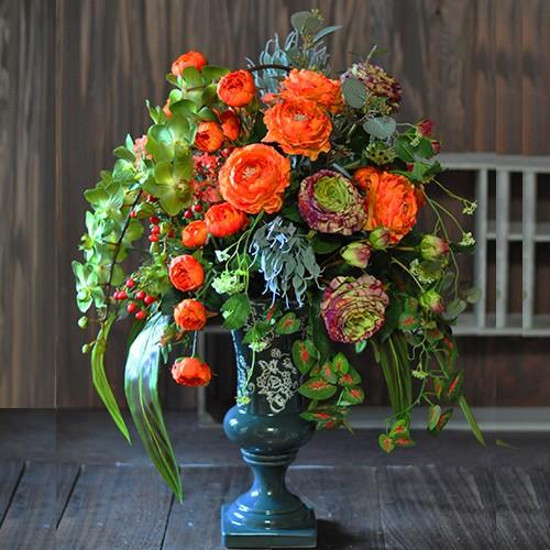 オレンジとグリーンの華やかな大きいサイズのアレンジメント