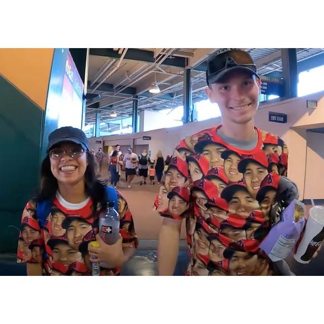 新品]大谷翔平 選手 顔 だらけ Tシャツ 米国直輸入 本物 新品未使用 XL