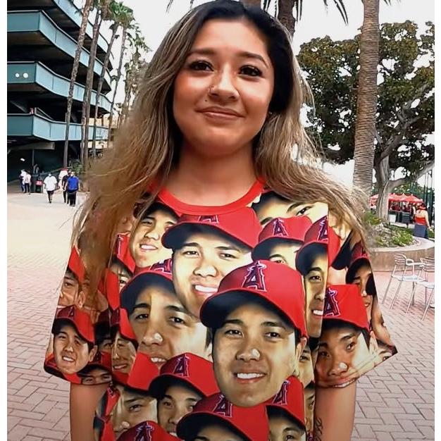 新品]大谷翔平 選手 顔 だらけ Tシャツ 米国直輸入 本物 新品未使用 XL