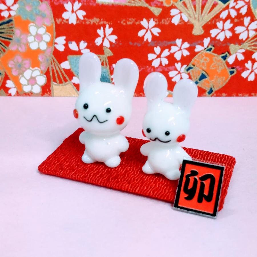 ガラス細工 12支親子 卯 うさぎ（布台付）ミニチュア 置物 干支 十二支