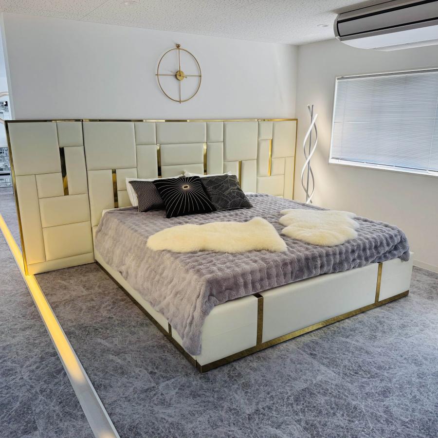 DXラグジュアリーベッド キングサイズ ソフトレザー デザイナーズ家具