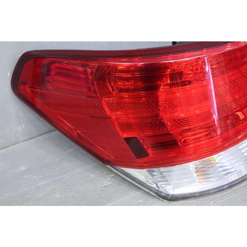 レガシィ セダン B4 L 4WD B型(BM9) 純正 コイト 取付OK テールランプ