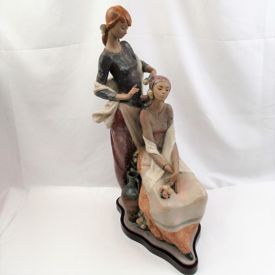 リヤドロ 12070「髪をすく姉妹」グレス フィギュリン 台座・専用箱付