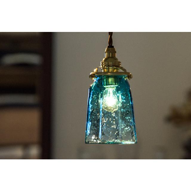 安土草多 吹きガラス ペンダントライト E17 八角錐台瓶 青透き被せ az
