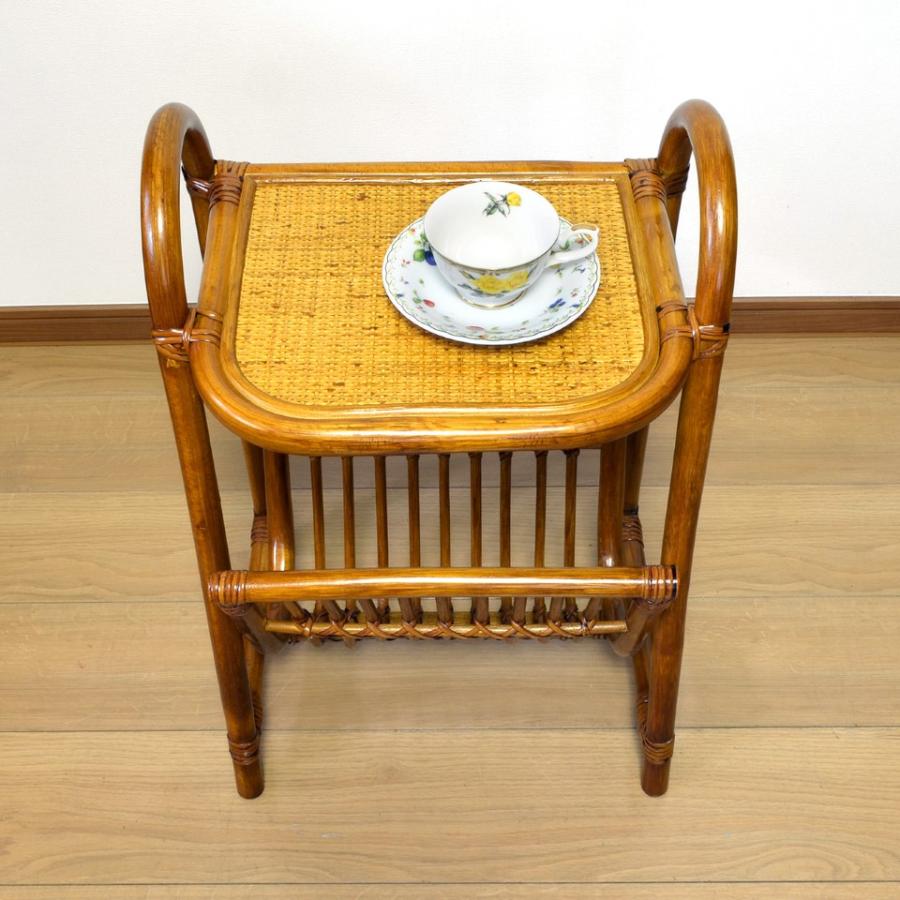 軽量ラタン テーブル付きマガジンラック 両面 手作り サイドテーブル