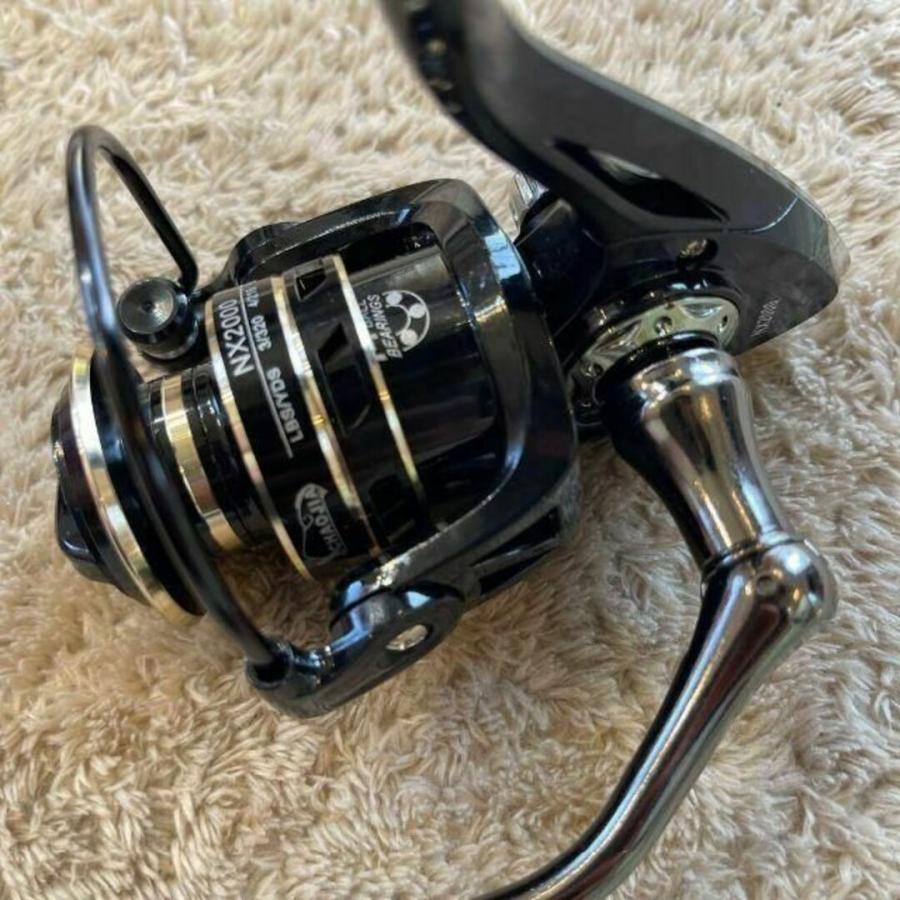 スピニングリール 2000 黒 左右交換可能 海釣り ブラックバス レッド