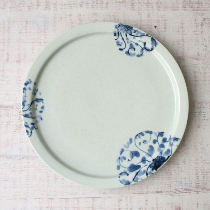 有田焼 お皿 丸皿 プレート 岡晋吾 染付 菊唐草7寸天平平皿 シンプル