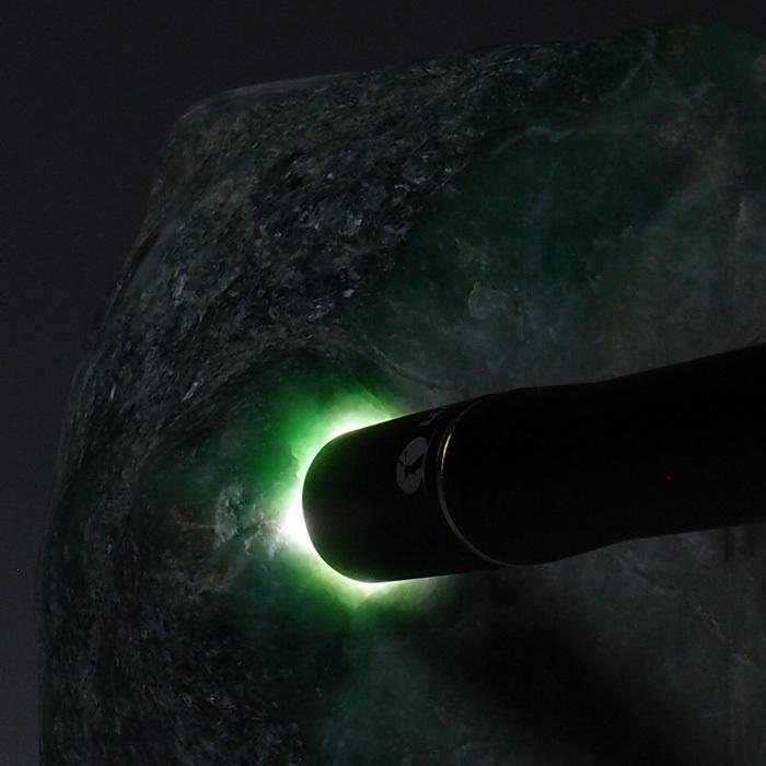 糸魚川産翡翠 小滝川 川石 HS211T : 水晶天然石専門店ムーンマッドネス