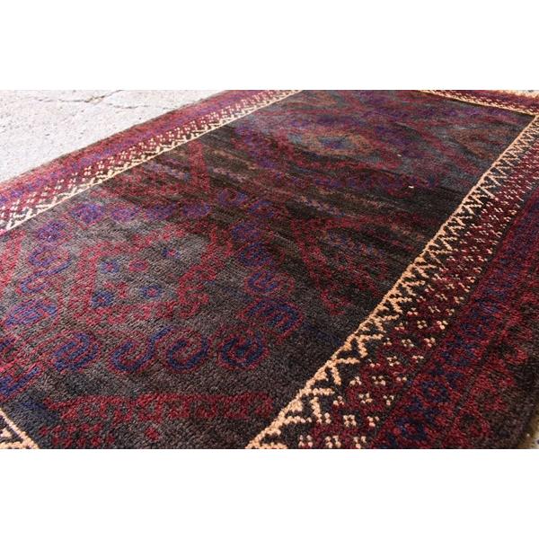 水の流れとサソリ模様 手織り絨毯 バルーチ族 118×81cm ラグ