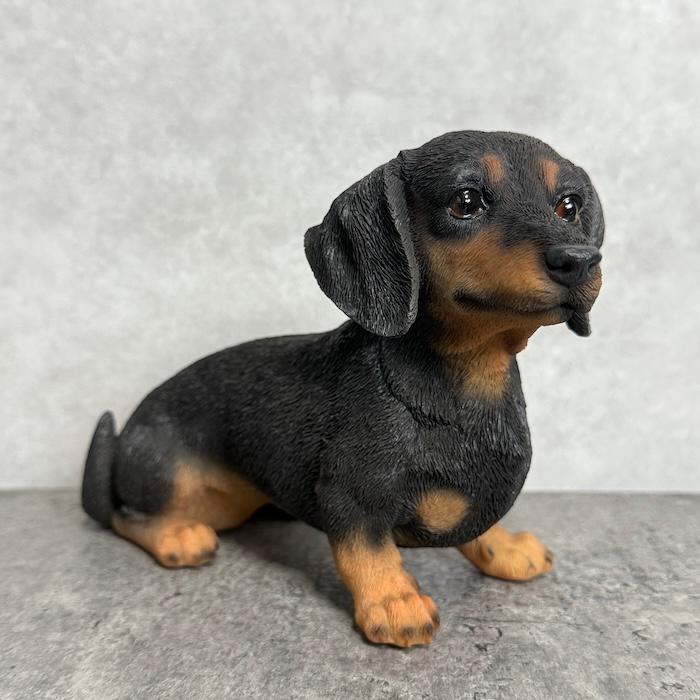 置物 犬 かわいい 動物 玄関 お座りダックスフンド ブラックタン