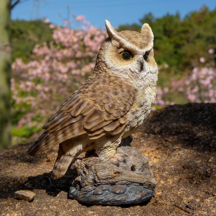 鳥 置物 オブジェ 北欧 動物 かわいい 小さな切り株にとまるミミズク