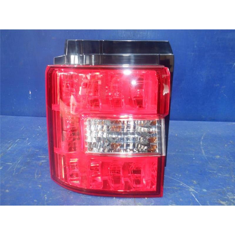 三菱 純正 デリカD5 《 CV5W 》 左テールランプ P10600-24002682 : NGP