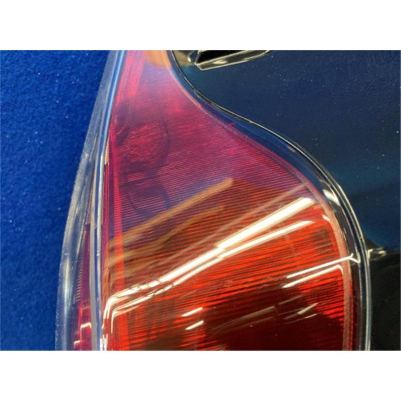 トヨタ 純正 アクア 《 NHP10 》 右テールランプ 81551-52D31 P30500