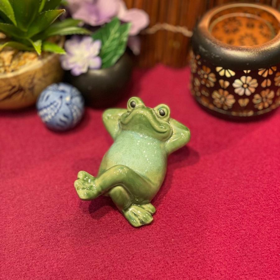 カエルの置物 陶器 仰向け蛙 かえる 福 幸運 幸福 縁起物 ご利益
