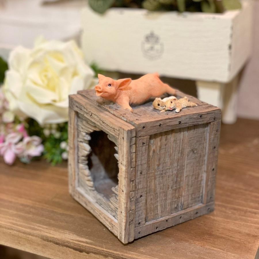 木箱をのぞく豚さん ぶた ブタ ミニチュア 動物 かわいい 置き物