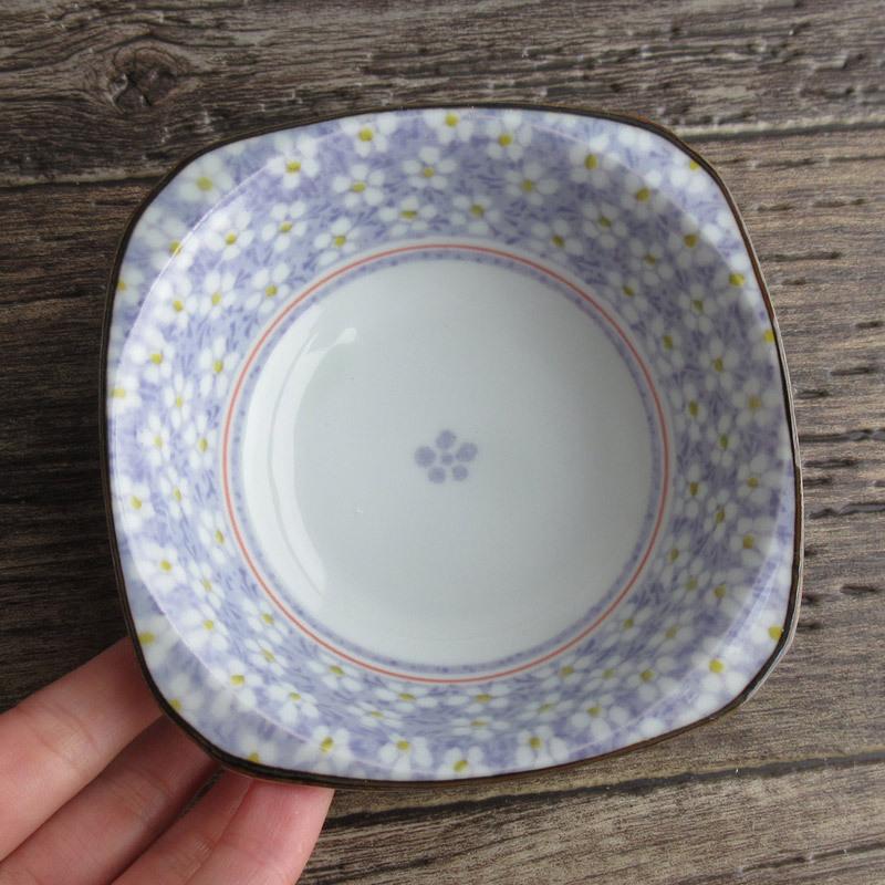 小鉢 ボウル 四角い器 日本製 小花柄 梅 春の器 茶線 陶磁器 レッド