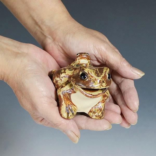 信楽焼 蛙 置物 かえる 陶器 縁起物 かわいい カエル おしゃれ ギフト