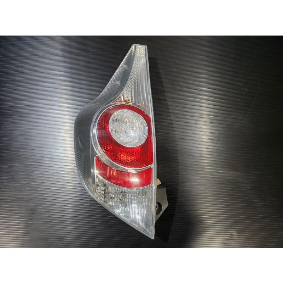 トヨタ NHP10 アクア 前期 純正 左テールランプ 助手席側 ジャンク