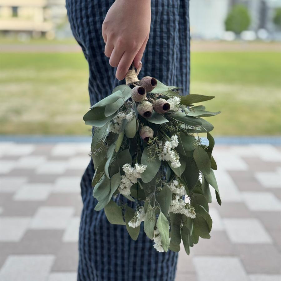 季節のドライフラワー スワッグ ポポラスベリーとスターチス <7〜9月再