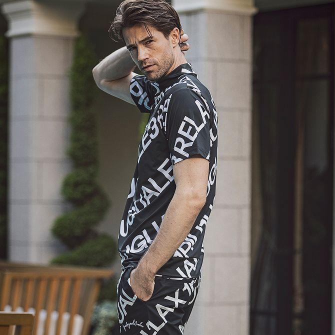 1PIU1UGUALE3 RELAX ウノピゥウノウグァーレトレ 総柄ロゴモックネック