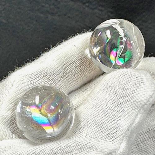 スパイラルクォーツ 螺旋水晶 レインボークォーツ 約22ミリ 丸玉 左右
