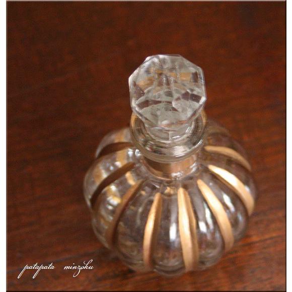 ガラス の 香水瓶 小瓶 アンティーク 調 小物入れ : パタパタ民族