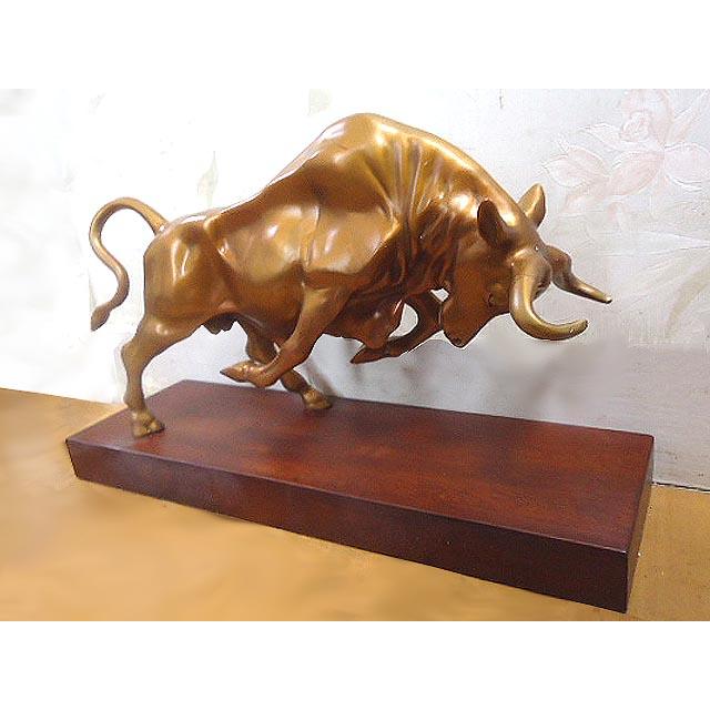 即納！風水的 幸運を呼ぶ ブロンズ製チャージング・ブル金色の雄牛の