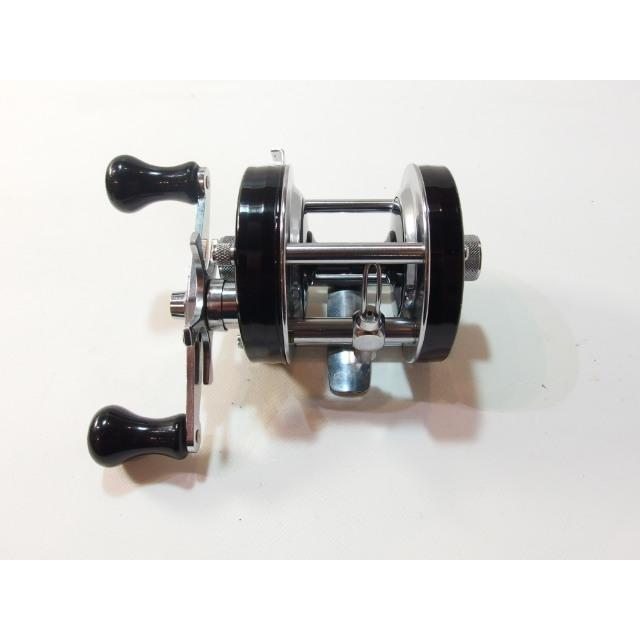 アブ アンバサダー 5000C 黒 76年 山型 ABU Ambassadeur 右巻き ベイト