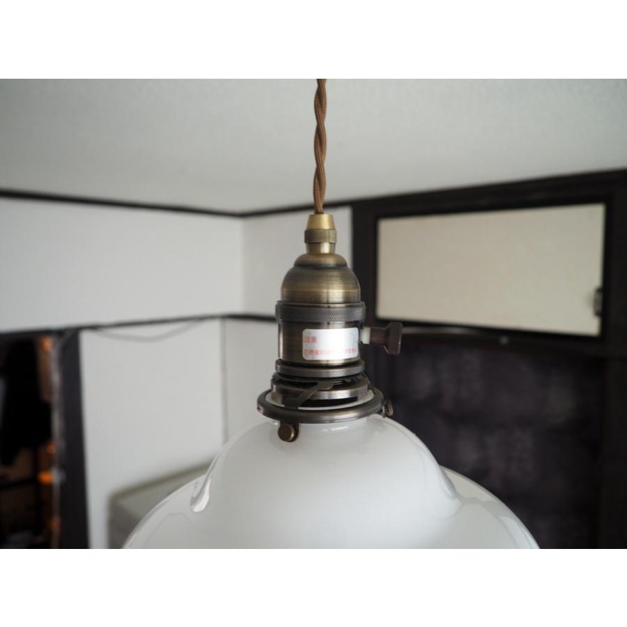 レトロ ペンダントライト 乳白色 ガラス製 ペンダントランプ