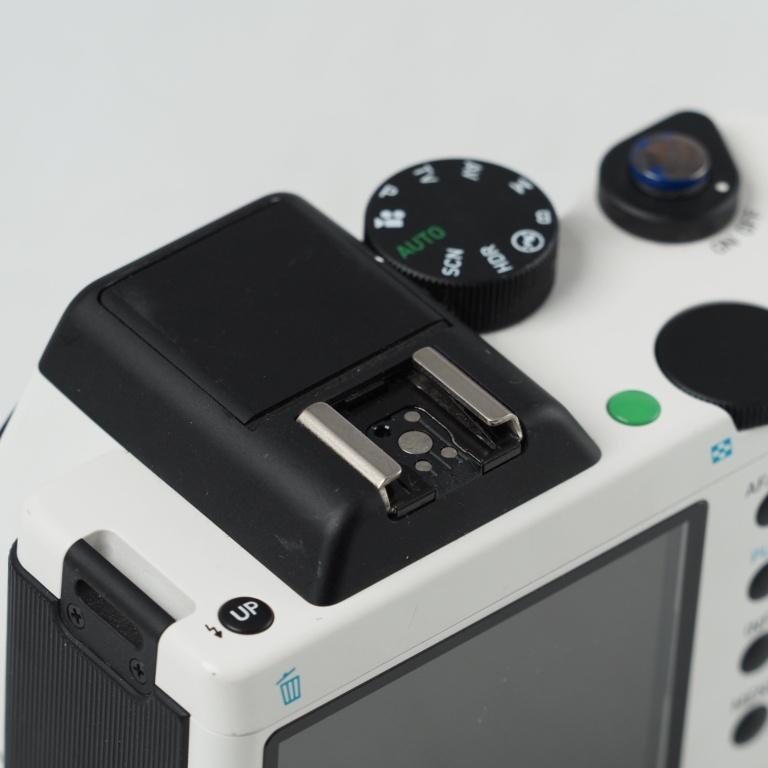 PENTAX ミラーレス一眼レフカメラ K-01 K01 ボディ ホワイト/ブラック