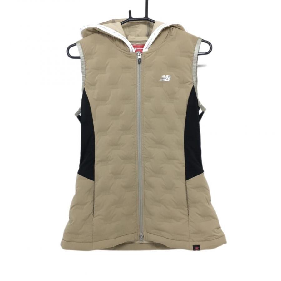 超美品】ニューバランス フード付ダウンベスト ベージュ×黒 ロゴ総柄織
