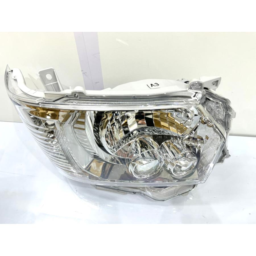 新品・未使用】200系 ハイエース ダークプライム 4型〜7型 純正LED