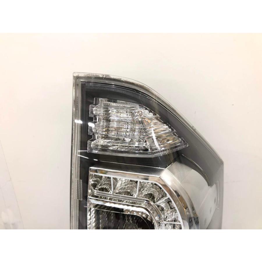 トヨタ ヴォクシー ZRR70 後期 純正 テールランプ 右 ICHIKOH28-220