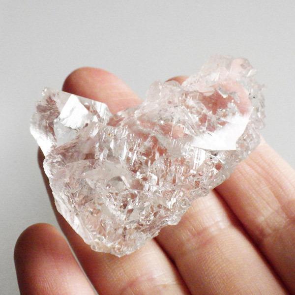 アイスクォーツ 原石 パキスタン・スカルドゥ産 ヒマラヤ蝕像水晶