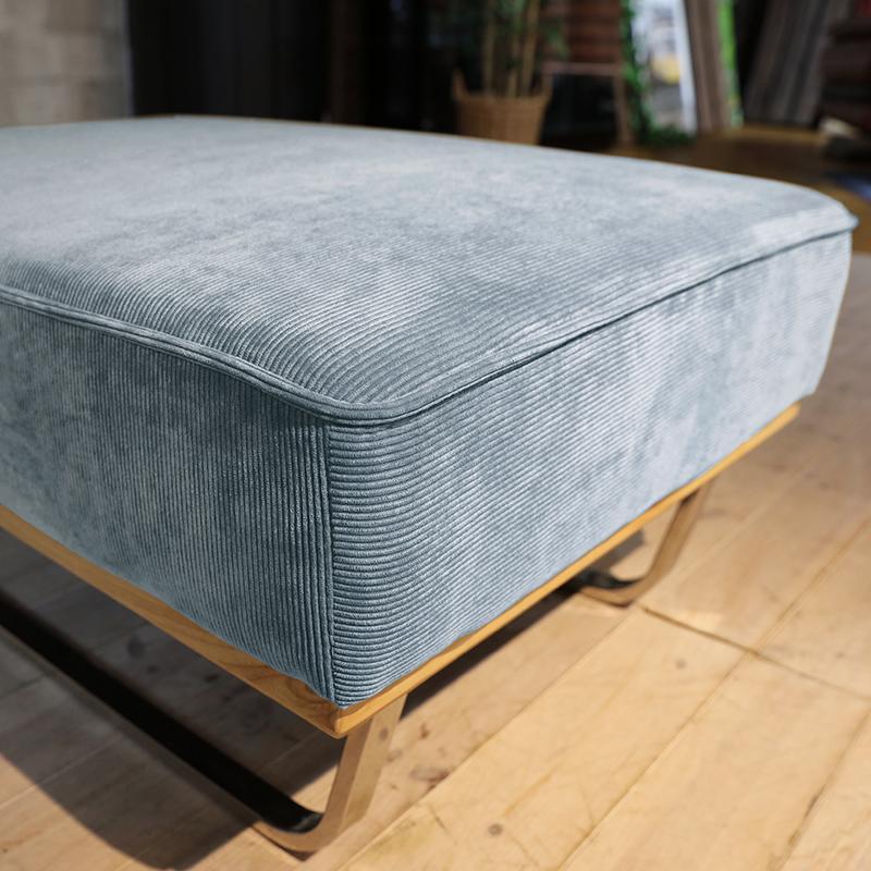 二人掛けソファーとカウチソファ スツールのセット グレー ブルー