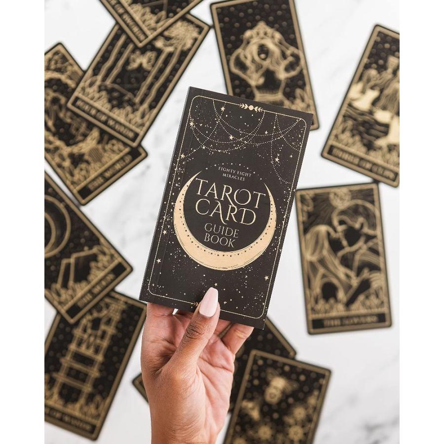 神秘的な金箔と黒のタロットカード 初心者と上級者向けガイドブック