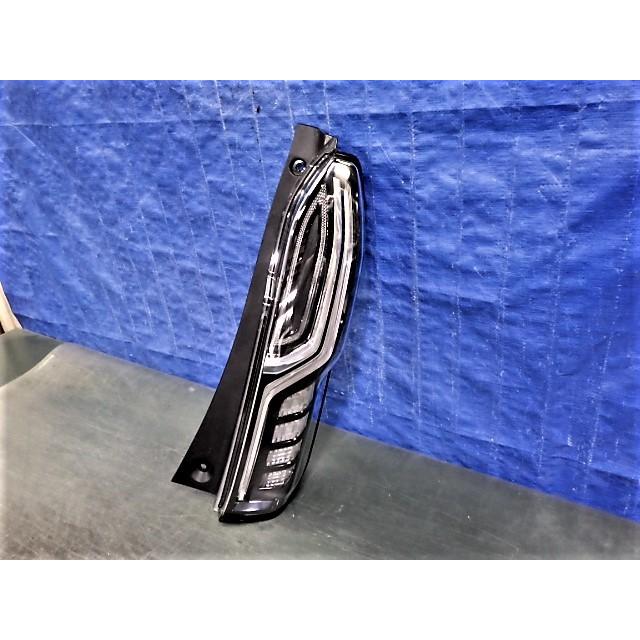 S093 N-BOXカスタム JF3 JF4 右テール LED D186 33500-TTA-J115-M1 N