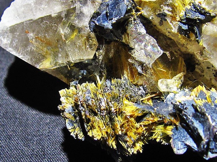 ルチルクォーツ クラスター ゴールドタイチンルチル t801-335の説明