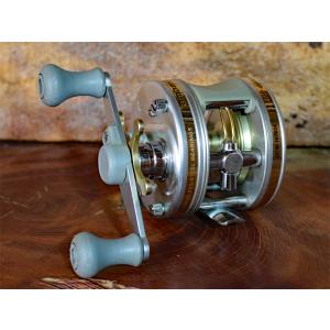 Abu Garcia（アブガルシア） 右ハンドルABU アンバサダー 4600C RD